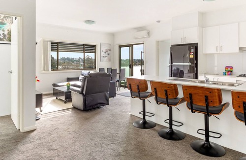 Wentworthville Apartamento | Modern 2-Bed Unit With Great Balcony Views