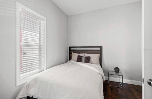 North Hyde Park Casa | Modern 2 Bedrm House w Free Parking Near Downtown