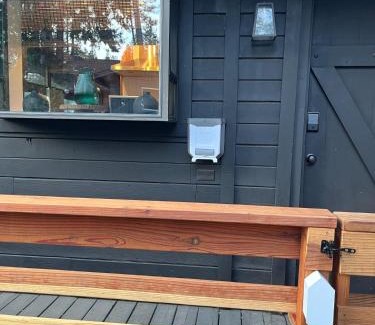 Yosemite Forks Casa | Modern 2 Bedrm Kids, Dog, Hot Tb, Game Room, 9 min Bass Lake
