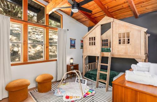 Yosemite Forks Casa | Modern 2 Bedrm Kids, Dog, Hot Tb, Game Room, 9 min Bass Lake
