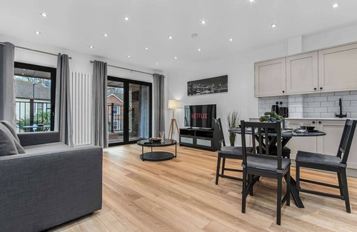 Addiscombe Apartamento | Modern 2 Bedroom Stay, Balcony, East Croydon