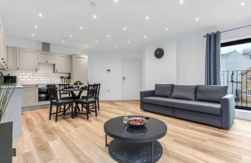 Addiscombe Apartamento | Modern 2 Bedroom Stay, Balcony, East Croydon