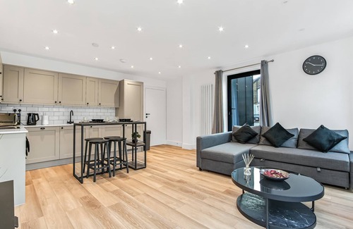 Addiscombe Apartamento | Modern 2 Bedroom Stay | 10Min Walk to East Croydon