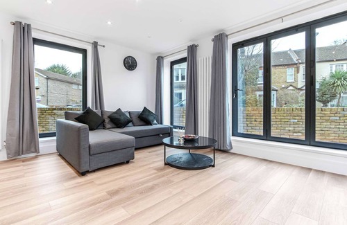 Addiscombe Apartamento | Modern 2 Bedroom Stay | 10Min Walk to East Croydon