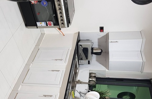 Kampala Apartamento | Apartamento moderno de 2 dormitorios y 2 baños totalmente amueblado