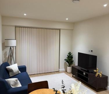 Whittington Apartamento | Modern 2-Bedroom 2-Bath Apartment-Stylish&Spacious