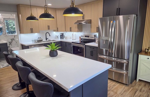 Wallingford Casa | Modern 2-Bedroom 2-Bath Home with Stunning Views