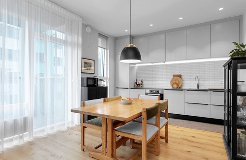 Hliðar Apartamento | Modern, 2-bedroom apartment 15min walk from downtown Reykjavik. Free parking.