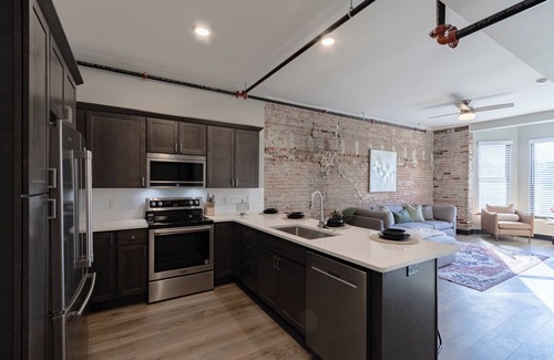 Janesville Apartamento | Modern 2-bedroom apartment in the middle of Downtown Janesville!