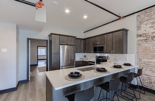 Janesville Apartamento | Modern 2-bedroom apartment in the middle of Downtown Janesville!