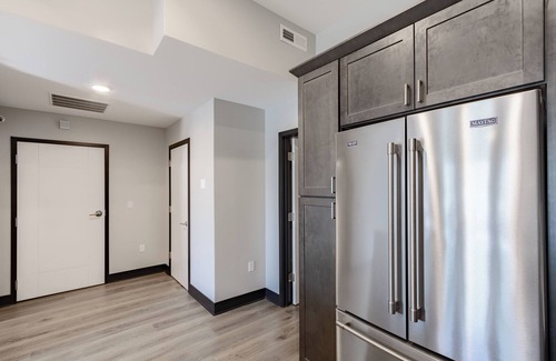 Janesville Apartamento | Modern 2-bedroom apartment in the middle of Downtown Janesville!