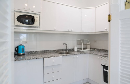 Puerto Calero Apartamento | Moderno apartamento de 2 dormitorios en el corazón de Puerto Calero Marina