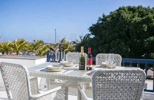 Puerto Calero Apartamento | Moderno apartamento de 2 dormitorios en el corazón de Puerto Calero Marina