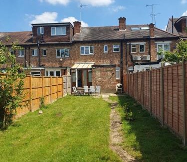 Brent Cross Apartamento | Modern 2 Bedroom APT 3 min walk to Tube station