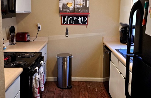Marysville Condominio | Modern 2 bedroom condo with private backyard