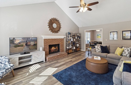 Macon Condominio | Modern 2-bedroom condo in desirable North Macon. Close to many attractions!