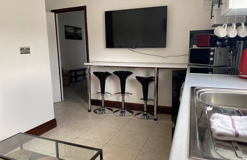 Cwmbrwla Apartamento | Modern 2 Bedroom Flat in Robert st, Swansea