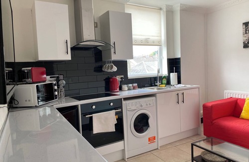 Cwmbrwla Apartamento | Modern 2 Bedroom Flat in Robert st, Swansea