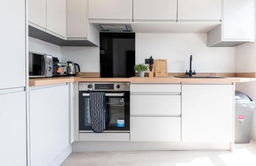 Leeds Apartamento | Modern 2 Bedroom Flat Near Leeds Centre with Free Parking, Ideal for Contractors & Long Stays - NordStay