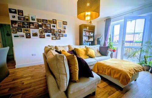 Walton-on-Thames Apartamento | Modern 2 bedroom Flat with Parking Balcony and WiFi