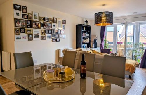 Walton-on-Thames Apartamento | Modern 2 bedroom Flat with Parking Balcony and WiFi
