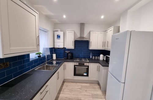 Alibon Casa | Modern 2 bedroom house in London Free Wifi and Parking