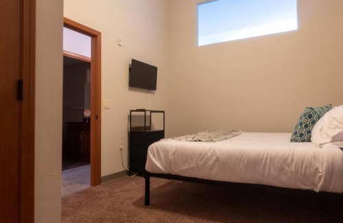 Fifth Ward Apartamento | Modern 2 Bedroom Loft in Walker's Point
