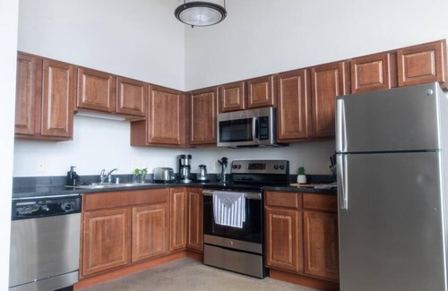 Fifth Ward Apartamento | Modern 2 Bedroom Loft in Walker's Point