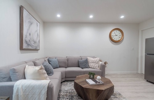 Dover Crystal Apartamento | Modern 2-Bedroom Oasis with Private Entrance!