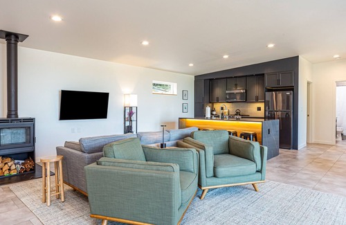 Marrowstone Cabina | Modern 2 Bedroom Sunset Cabin w/Beach Access