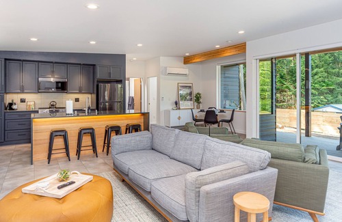 Marrowstone Cabina | Modern 2 Bedroom Sunset Cabin w/Beach Access