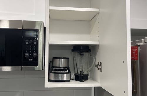 Southwest Edmonton Casa | Modern 2-bedroom suite in SW Edmonton close to Edmonton International Airport.