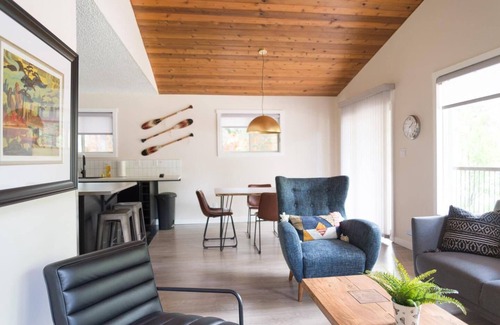 Jasper East Cabina | Modern 2 Bedroom Vacation Home