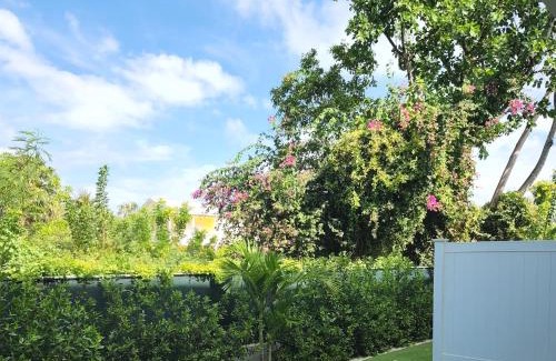 West Bay Apartamento | Modern 2 bedroom walking distance to the beach!