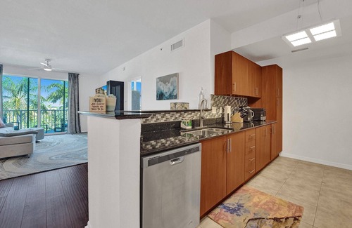 East Ocean Ave Apartamento | Modern /2 Bedrooms/2 Bathrooms/Boat Parking/Coastal Luxury