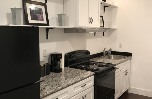 Canton Apartamento | Modern 2 BR/1B centrally located apt. near SLU in Canton, NY