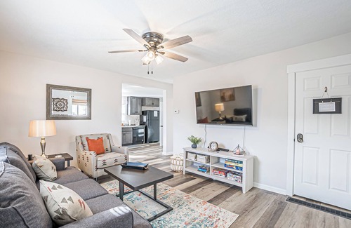 Troy Apartamento | Modern 2 BR Apartment in Troy
