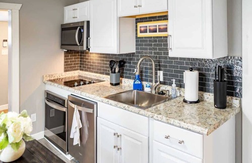 Mishawaka Casa | Modern 2-BR Home with Fenced Yard & Workspace