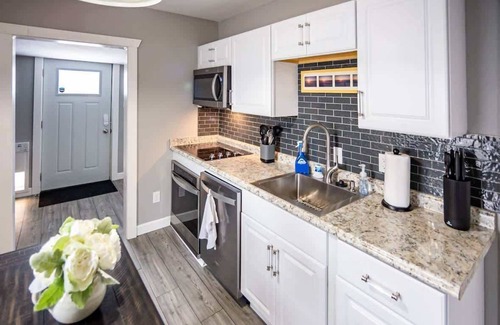 Mishawaka Casa | Modern 2-BR Home with Fenced Yard & Workspace