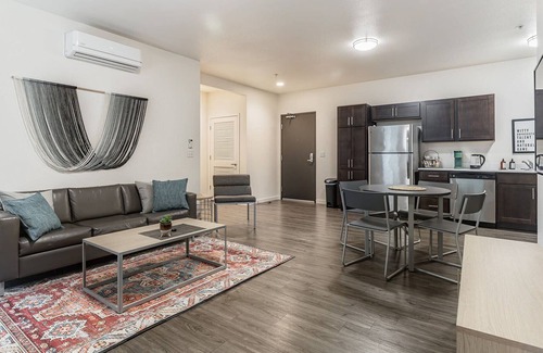 Chico Apartamento | Modern 2 BR Upgraded Amenities Near CSU+ Pool