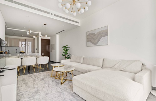 Nad Al Sheba Apartamento | Modern 2 BR with Pool View in Sobha Hartland