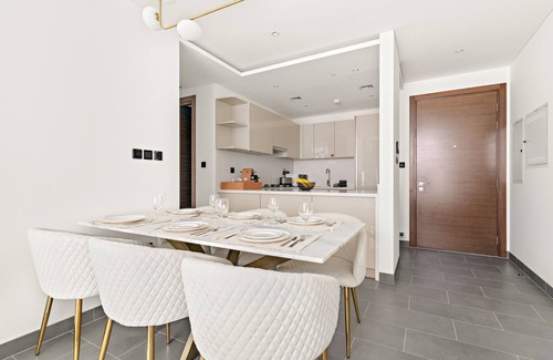 Nad Al Sheba Apartamento | Modern 2 BR with Pool View in Sobha Hartland
