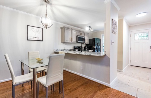 Walnut Creek Casa | Modern 2 ensuite townhome -starts at 2.8k/month