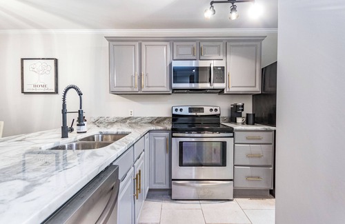 Walnut Creek Casa | Modern 2 ensuite townhome -starts at 2.8k/month