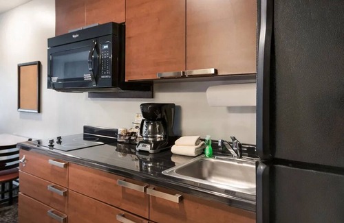 Gleneagle Casa | Modern 2 Pet-Friendly Rooms w/Full Kitchen near Pikes Peak