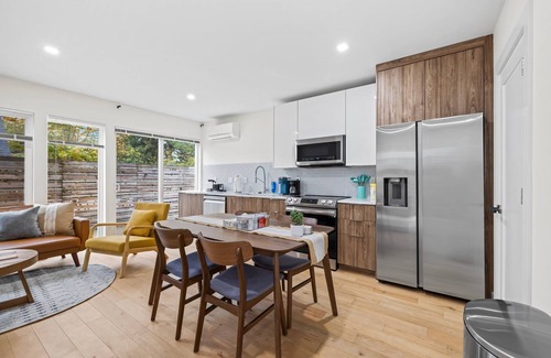 Fremont Casa | Modern 2B/1.5B Fremont House with Prime Walkability