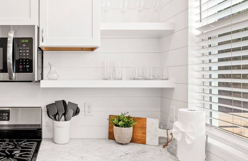 Downtown Charleston Casa | Modern 2b/2.5b | Downtown w/ Parking - Ideal for Long Stays