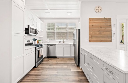 Downtown Charleston Casa | Modern 2b/2.5b | Downtown w/ Parking - Ideal for Long Stays
