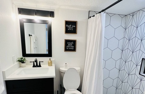 Vacation Village Condominio | Modern 2B/2B Condo by Disney, Lakes