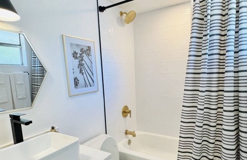 Vacation Village Condominio | Modern 2B/2B Condo by Disney, Lakes